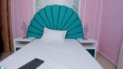 Daphne  online show from 02-22-25, 06:39