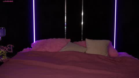 Snapshot of daphne_moss chatting on 01-16-25, 02:19 Agatha online show from 01-16-25, 02:19