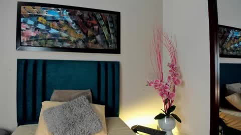 DAPHNE BEAUMONT online show from 10-26-25, 02:23