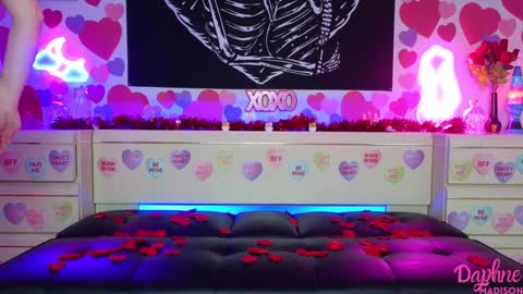 Daphne Madison online show from 02-10-25, 08:42