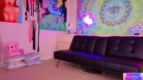 Daphne Madison online show from 03-18-26, 12:03