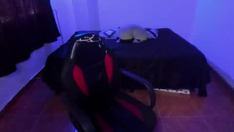 Snapshot of daphnepurple chatting on 12-05-24, 07:28 DAPHNE online show from 12-05-24, 07:28