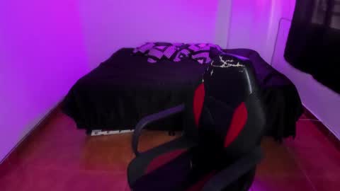 Snapshot of daphnepurple chatting on 12-15-24, 04:26 DAPHNE online show from 12-15-24, 04:26