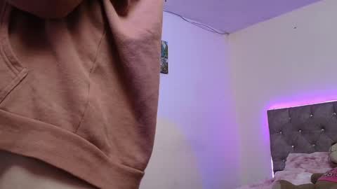 Snapshot of daphnepurple chatting on 12-21-24, 07:27 DAPHNE online show from 12-21-24, 07:27