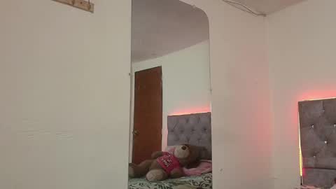 Snapshot of daphnepurple chatting on 01-08-25, 02:35 DAPHNE online show from 01-08-25, 02:35