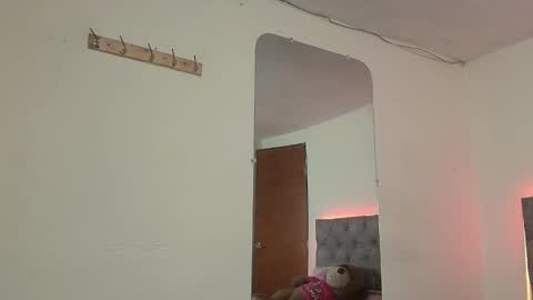 Snapshot of daphnepurple chatting on 01-08-25, 05:48 DAPHNE online show from 01-08-25, 05:48