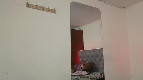 Snapshot of daphnepurple chatting on 01-31-25, 04:17 DAPHNE online show from 01-31-25, 04:17