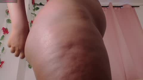 Snapshot of daphnewalker__ chatting on 04-18-26, 01:37 Daphne online show from 04-18-26, 01:37