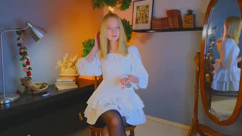 Snapshot of darceyheyd chatting on 10-17-25, 03:31 Kami online show from 10-17-25, 03:31