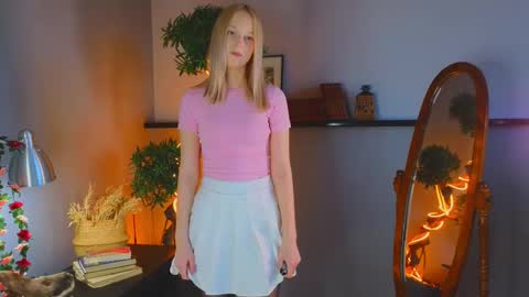 Snapshot of darceyheyd chatting on 10-18-25, 04:15 Kami online show from 10-18-25, 04:15