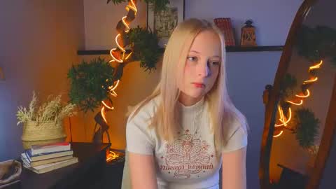 Snapshot of darceyheyd chatting on 10-19-25, 04:13 Kami online show from 10-19-25, 04:13