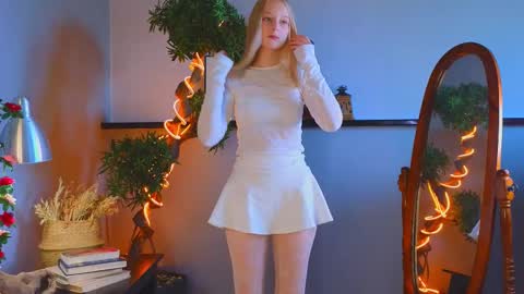 Snapshot of darceyheyd chatting on 10-22-25, 04:24 Kami online show from 10-22-25, 04:24