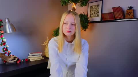 Snapshot of darceyheyd chatting on 11-07-25, 03:28 Kami online show from 11-07-25, 03:28