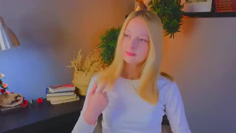 Snapshot of darceyheyd chatting on 11-10-25, 02:43 Kami online show from 11-10-25, 02:43