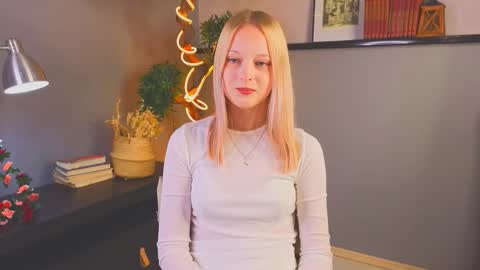 Snapshot of darceyheyd chatting on 11-12-25, 03:29 Kami online show from 11-12-25, 03:29