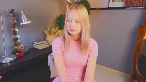 Snapshot of darceyheyd chatting on 11-14-25, 03:38 Kami online show from 11-14-25, 03:38