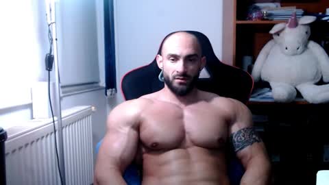 Snapshot of dariomuscle chatting on 12-02-24, 07:27 Dario online show from 12-02-24, 07:27