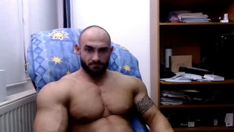Snapshot of dariomuscle chatting on 12-18-24, 09:29 Dario online show from 12-18-24, 09:29