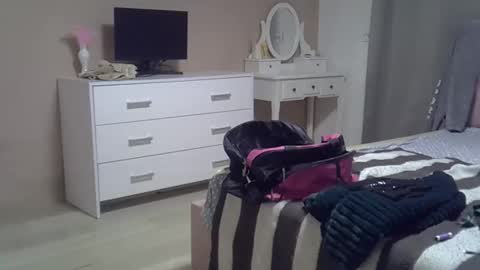 Snapshot of darishechka chatting on 11-12-25, 07:35 darishechka online show from 11-12-25, 07:35