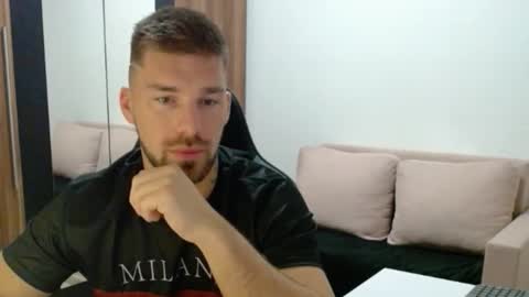 darius_94 online show from 11-09-25, 05:50