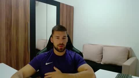 darius_94 online show from 11-28-25, 05:43