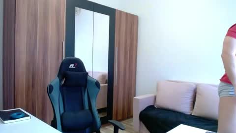 darius_94 online show from 05-11-26, 04:04