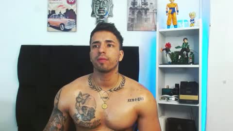 Snapshot of darius_phoenix chatting on 12-30-24, 02:40 Darius Phoenix online show from 12-30-24, 02:40