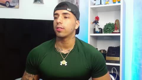 Snapshot of darius_phoenix chatting on 01-25-25, 06:34 Darius Phoenix online show from 01-25-25, 06:34