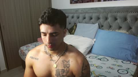 Snapshot of darius_phoenix chatting on 02-02-25, 04:15 Darius Phoenix online show from 02-02-25, 04:15