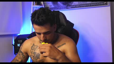 Snapshot of darius_phoenix chatting on 02-04-25, 12:29 Darius Phoenix online show from 02-04-25, 12:29