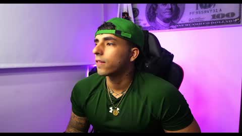 Snapshot of darius_phoenix chatting on 02-12-25, 04:54 Darius Phoenix online show from 02-12-25, 04:54