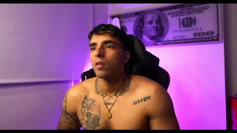 Snapshot of darius_phoenix chatting on 02-13-25, 04:00 Darius Phoenix online show from 02-13-25, 04:00