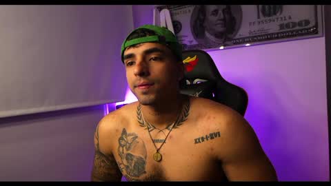 Snapshot of darius_phoenix chatting on 02-14-25, 07:38 Darius Phoenix online show from 02-14-25, 07:38