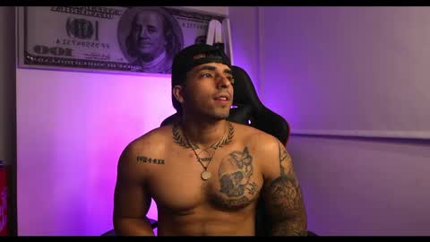 Snapshot of darius_phoenix chatting on 02-15-25, 08:11 Darius Phoenix online show from 02-15-25, 08:11