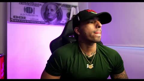 Snapshot of darius_phoenix chatting on 02-17-25, 05:10 Darius Phoenix online show from 02-17-25, 05:10