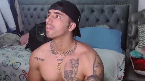 Snapshot of darius_phoenix chatting on 02-19-25, 12:11 Darius Phoenix online show from 02-19-25, 12:11