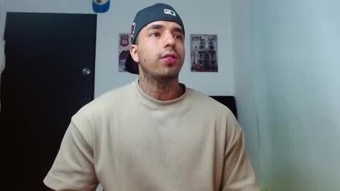 Snapshot of darius_phoenix chatting on 09-22-25, 09:39 Darius Phoenix online show from 09-22-25, 09:39