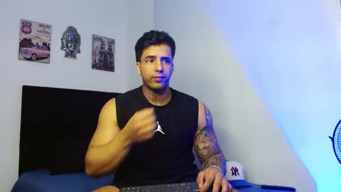 Snapshot of darius_phoenix chatting on 09-26-25, 08:35 Darius Phoenix online show from 09-26-25, 08:35