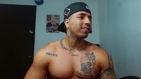 Snapshot of darius_phoenix chatting on 10-03-25, 09:12 Darius Phoenix online show from 10-03-25, 09:12