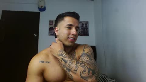 Snapshot of darius_phoenix chatting on 10-15-25, 10:21 Darius Phoenix online show from 10-15-25, 10:21