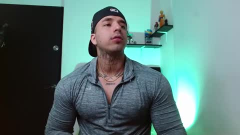 Snapshot of darius_phoenix chatting on 12-05-25, 07:32 Darius Phoenix online show from 12-05-25, 07:32