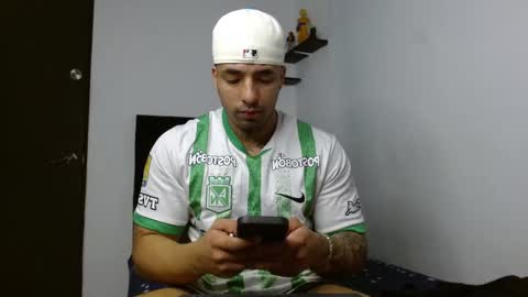 Snapshot of darius_phoenix chatting on 12-13-25, 08:36 Darius Phoenix online show from 12-13-25, 08:36