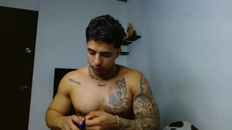 Snapshot of darius_phoenix chatting on 12-15-25, 06:34 Darius Phoenix online show from 12-15-25, 06:34