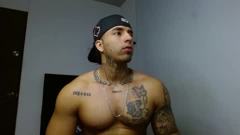 Snapshot of darius_phoenix chatting on 12-19-25, 07:10 Darius Phoenix online show from 12-19-25, 07:10