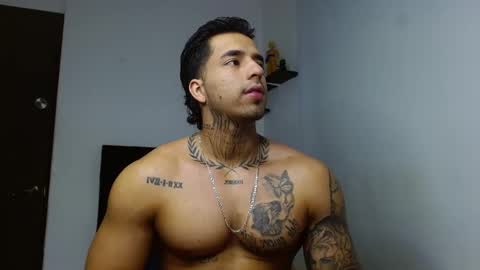 Snapshot of darius_phoenix chatting on 12-20-25, 06:26 Darius Phoenix online show from 12-20-25, 06:26