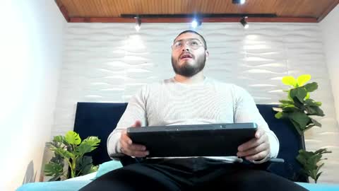 Snapshot of darius_wolfe chatting on 04-27-26, 11:19 Darius online show from 04-27-26, 11:19