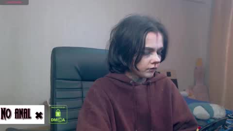 Snapshot of dark__elf chatting on 11-11-25, 10:21 Anessa online show from 11-11-25, 10:21