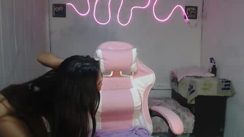 Snapshot of dark_angel143 chatting on 09-24-25, 07:55 dark_angel143 online show from 09-24-25, 07:55