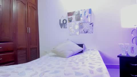 Snapshot of dark_angell77 chatting on 10-17-25, 11:24 dark_angell77 online show from 10-17-25, 11:24