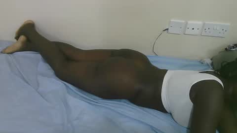 Snapshot of dark_chocoloate chatting on 12-22-25, 10:12 coco online show from 12-22-25, 10:12